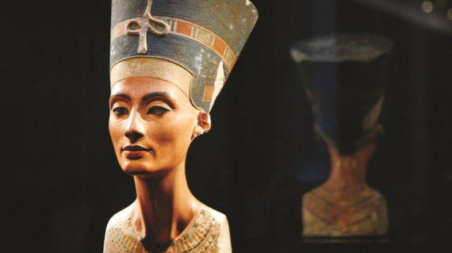 פסלה של המלכה נפרטיטי, בעקבות האוצר האבוד (צילום: רויטרס)