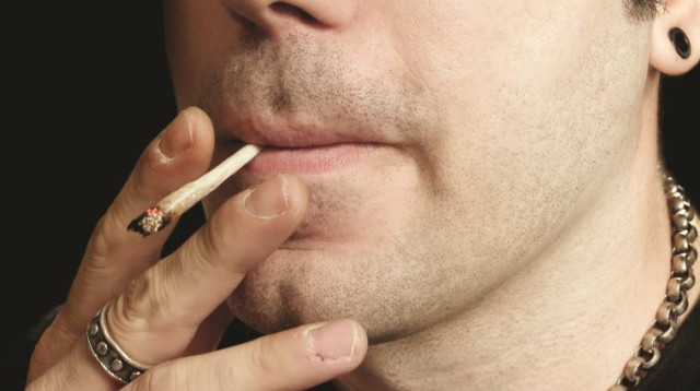 עישון מריחואנה, אילוסטרציה (צילום: אינגאימג)