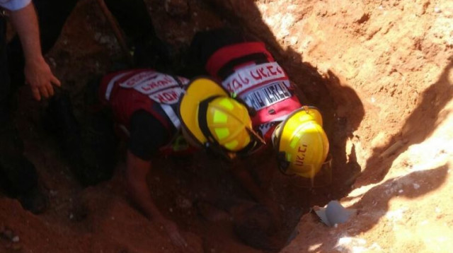 ניסיון חילוץ הפועל שנהרג, בית דגן (צילום: כבאות והצלה ראשון לציון)