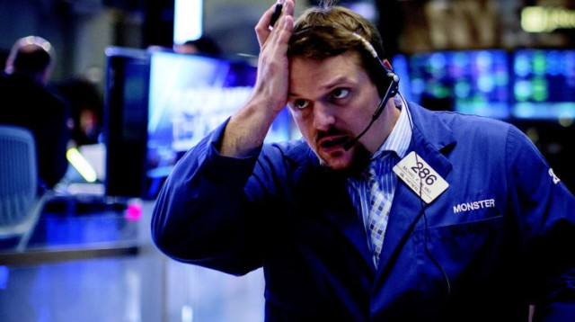 ברוקר מודאג בבורסה של ניו יורק (צילום: רויטרס)