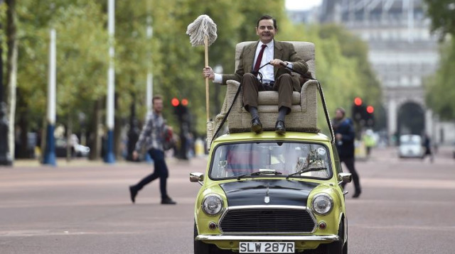 מיסטר בין בארמון בקינגהאם (צילום: רויטרס)