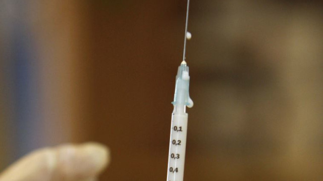 מזרק (צילום: מרים אלסטר, פלאש 90)