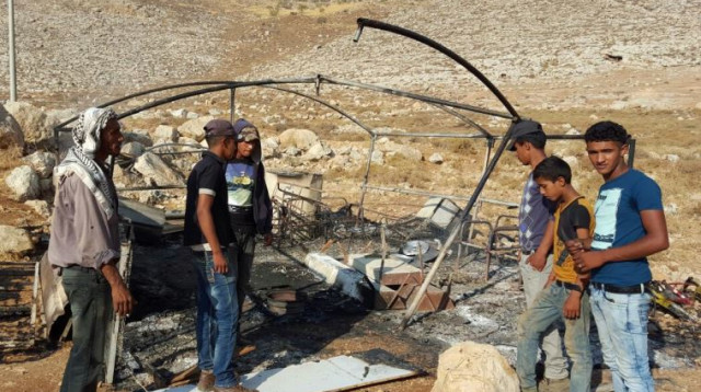 הצתה של אוהל - טרור יהודי (צילום: זכריה סדה, רבנים לזכויות אדם)