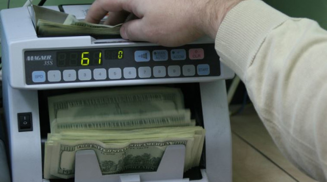 חלפנות כספים, דולרים דולר, חלפן כספים צ'יינג' (צילום: אנה קפלן, פלאש 90)