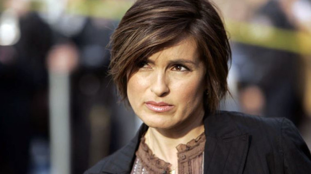 מרישקה הרגיטיי בתפקיד אוליביה בנסון (צילום: באדיבות יס)