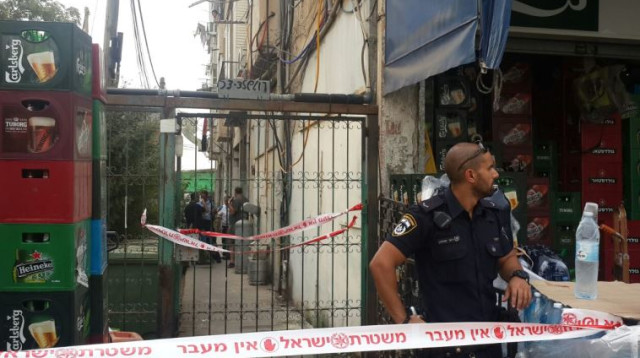 זירת רצח בפתח תקווה (צילום: אלון חכמון)