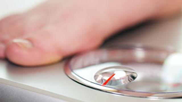 עלייה על המשקל (צילום: אינגאימג)