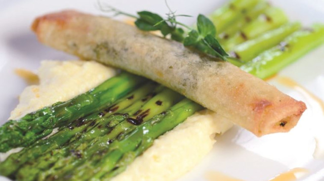 גבעולי אספרגוס בגריל ב"סילו" (צילום: יח"צ)