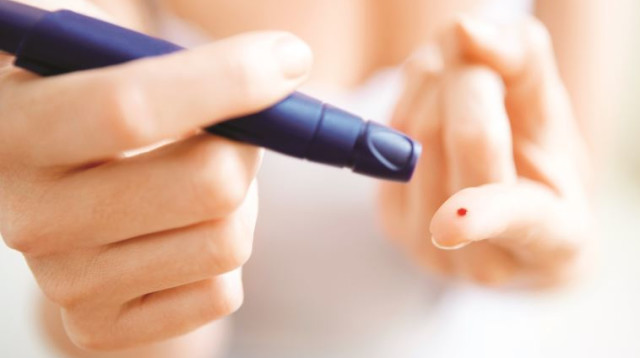 בדיקת דם לגילוי סוכרת (צילום: אינגאימג)