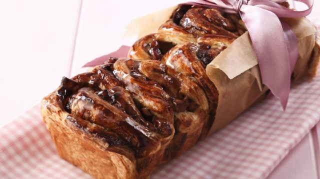 עוגת שמרים שושנים במלית תפוחים  (צילום: בני גם זאת לטובה)