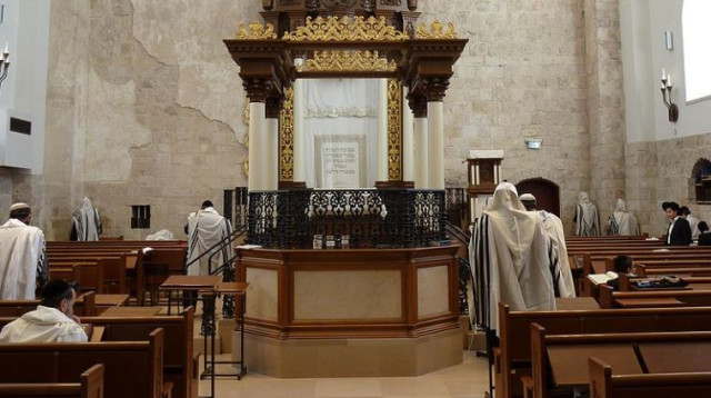 יהודים מתפללים (צילום: Djampa, ויקיפדיה)