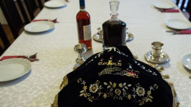 שולחן שבת  (צילום: פלאש 90)