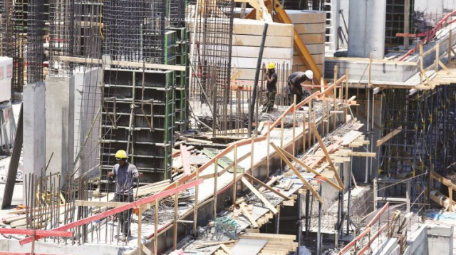 אתר בנייה בתל אביב (צילום: מרק ישראל סלם)