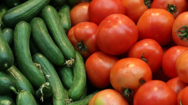 עגבניות ומלפפונים (צילום: פלאש 90)