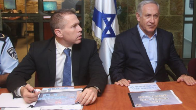 ראש הממשלה בנימין נתניהו והשר לביטחון פנים גלעד ארדן בהערכת מצב של המשטרה בירושלים (צילום: מרק ישראל סלם)