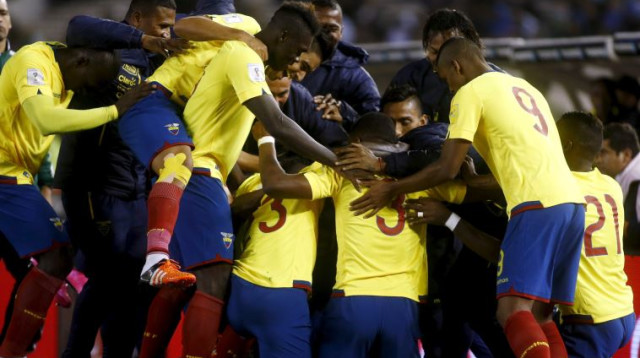 נבחרת אקוודור חוגגת בבואנוס איירס (צילום: רויטרס)