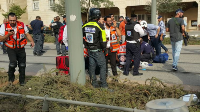 זירת הפיגוע בפסגת זאב (צילום: אורי דייוויס, חדשות 24)