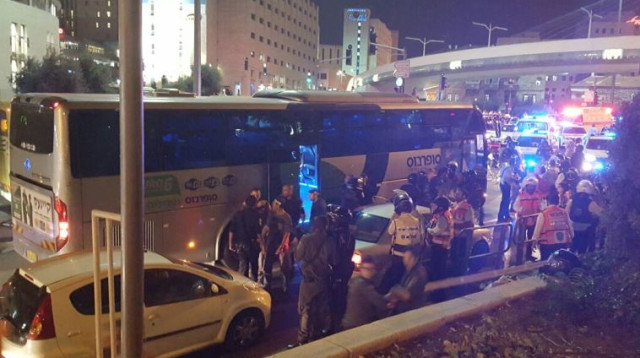 פיגוע דקירה וניסיון חטיפת נשק באוטובוס בכניסה לירושלים ירושלים (צילום: אברהם צמח, מדברים תקשורת)