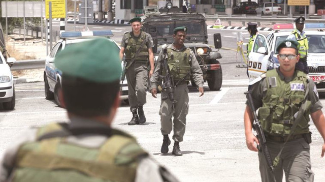 לוחמי משמר הגבול בעמדת בידוק בבית חורון (צילום: חן גלילי)