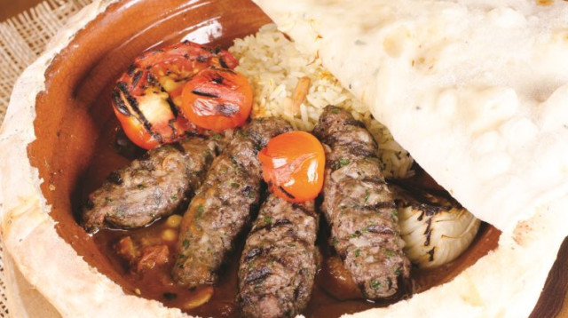 קבב חלבי בטאג'ין (צילום: יפית בשבקין)