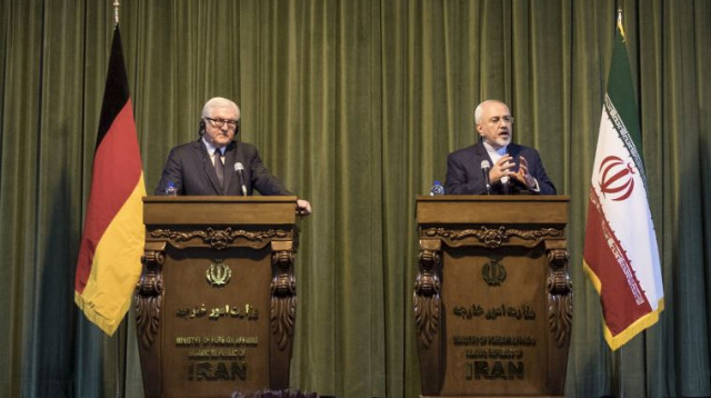 שר החוץ הגרמני, פרנק וולטר שטיינמאייר, עם עמיתו האיראני מוחמד זריף (צילום: רויטרס)