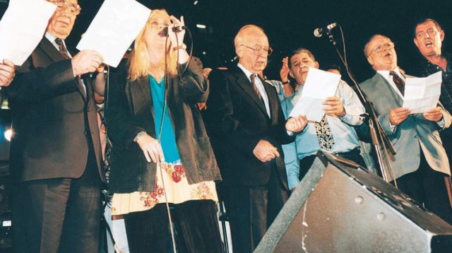 מירי אלוני בעצרת עם רבין (צילום: נעם וינד)