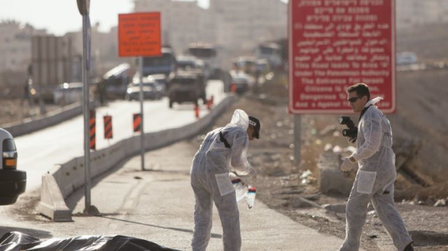 זירת הפיגוע בכיכר אדם, צפונית לירושלים (צילום: יונתן זינדל, פלאש 90)