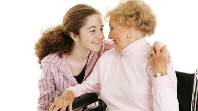 מבקרים את הקשישים (צילום: ingimage/ASAP)