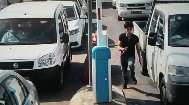 המחבל שניסה לדקור חיילים ליד מחסום ג'למה (צילום: רשות המעברים במשרד הביטחון)