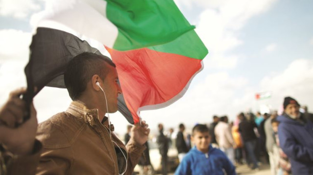 בדואים מפגינים במהלך יום האדמה בכפר הבלתי מוכר אבו קוידר, מרץ 2014 (צילום: AFP)