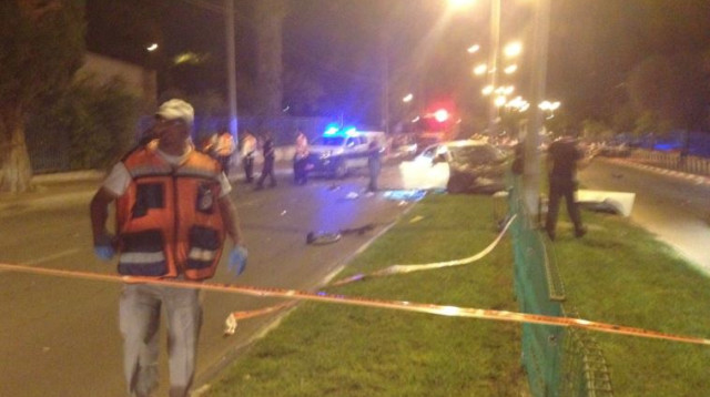 פיצוץ רכב בקרית גת (צילום: דוברות מד"א)