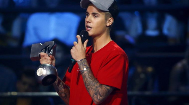 ג'סטין ביבר בטקס פרסי המוזיקה של MTV (צילום: רויטרס)