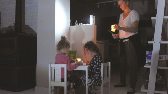 הפסקת חשמל במושב בצרה (צילום: אבשלום ששוני)