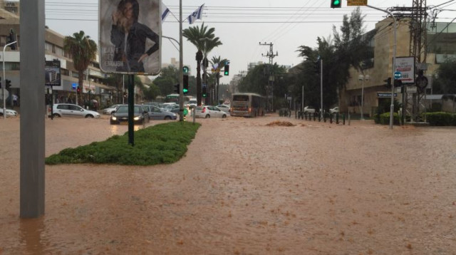 הצפות ברעננה (צילום: חדשות 24/7)
