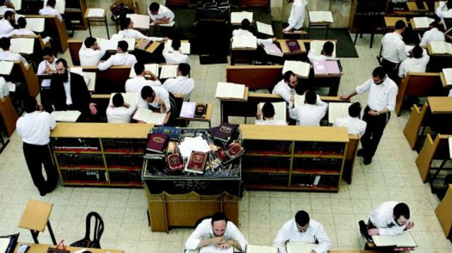 אברכים בכולל (אילוסטרציה) (צילום: יעקב נחומי, פלאש 90)