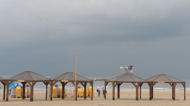 חוף הים בת"א בחורף (צילום: אבשלום ששוני)