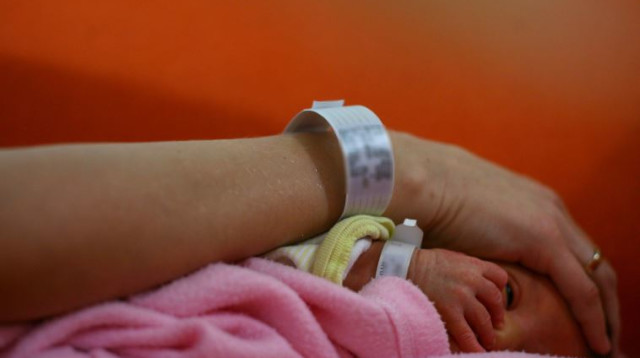 יולדת ותינוק (אילוסטרציה) (צילום: פלאש 90)