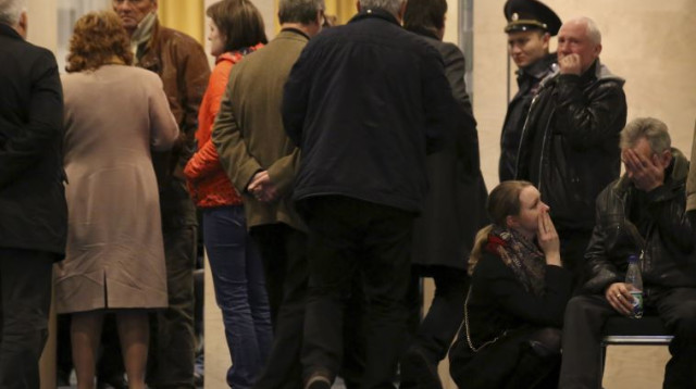 קרובי משפחות ההרוגים בהתרסקות המטוס הרוסי (צילום: רויטרס)