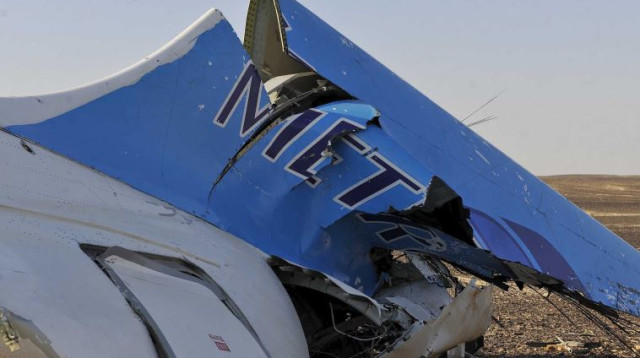 הריסות המטוס הרוסי שהתרסק בסיני (צילום: רויטרס)