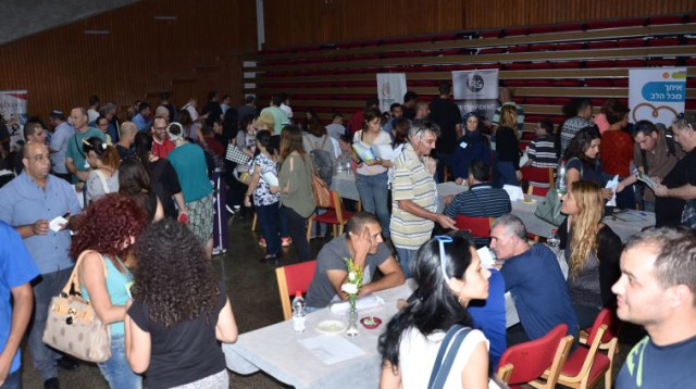 יריד תעסוקה לאנשים עם מוגבלות בעכו (צילום: דוברות עיריית עכו)