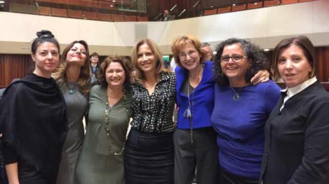 חברות הכנסת לאחר הפלת הצעת החוק של קיש (צילום: עליזה לביא)