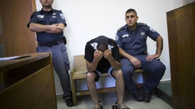 החשוד בבית המשפט (צילום: יונתן זינדל, פלאש 90)