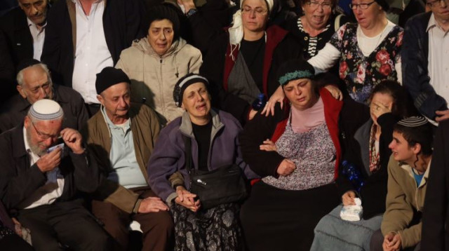 משפחת ליטמן בהלווית יעקב ונתנאל (צילום: מרק ישראל סלם)