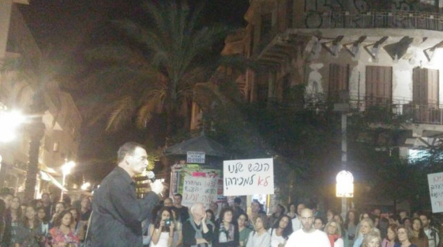 ח:כ דב חנין נואם בהפגנה נגד הרפורמה בבריאות הנפש (צילום: באדיבות ארגון 'בנפשנו')