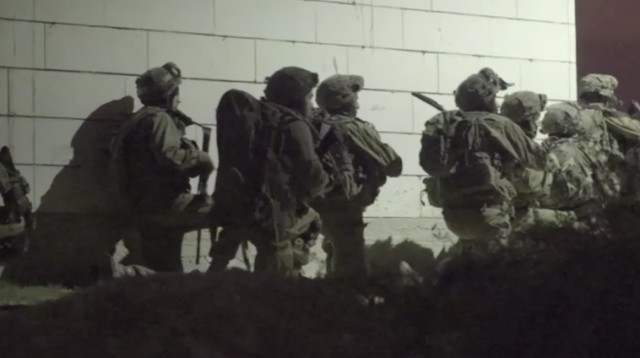 מעצר החשודים בביצוע הפיגוע בעתניאל (צילום: דובר צה"ל)