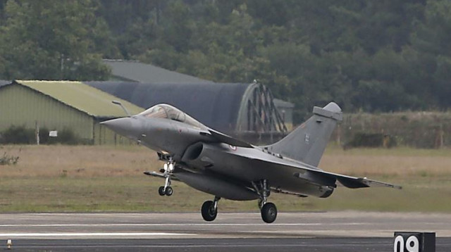 מטוס קרב של חיל האוויר הצרפתי (צילום: רויטרס)