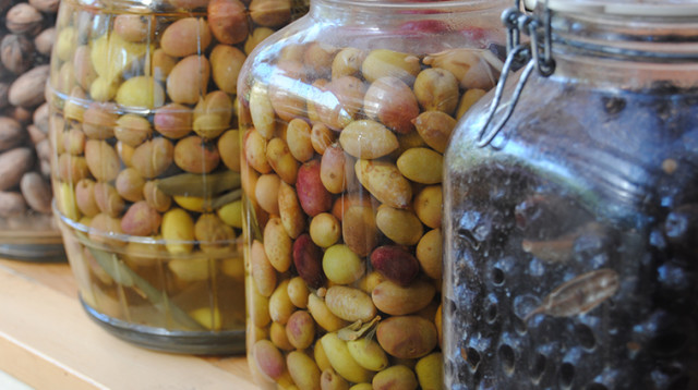 זיתים כבושים, פסקל, אוכל (צילום: פסקל פרץ רובין)