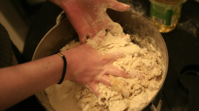 הפרשת חלה (צילום: נתי שוחט, פלאש 90)