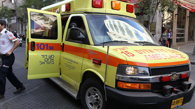 ניידת טיפול נמרץ, אמבולנס (צילום: נתי שוחט, פלאש 90)