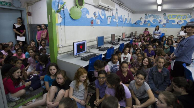 ילדים במקלט, ארכיון (צילום: יונתן זינדל, פלאש 90)